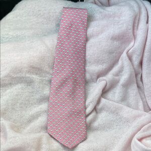 Elegant Vineyard Vines Pink and Blue Patterned Men's Tie sharks